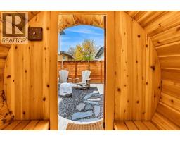 316 28 Avenue NE - photo 40