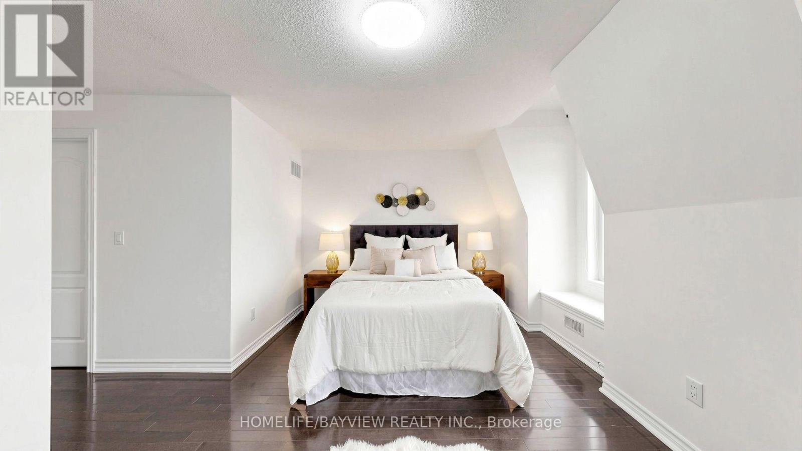10981 Woodbine Avenue — photo 14