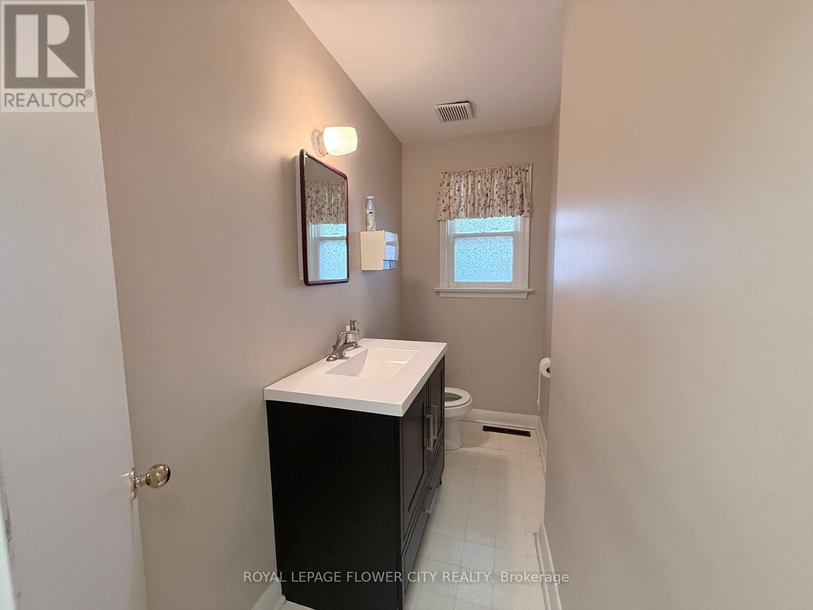 39 PARKSIDE DRIVE, Newmarket (Central Newmarket) — photo 11