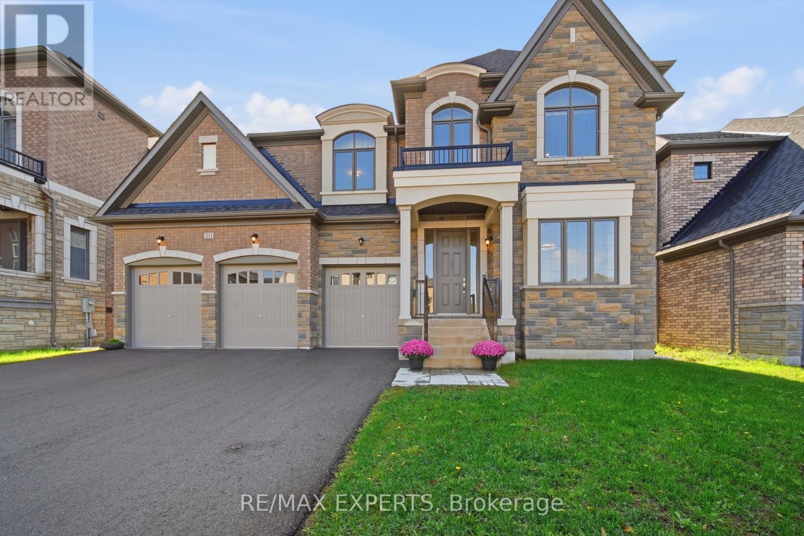211 Stormont Trail, Vaughan, ON photo 2