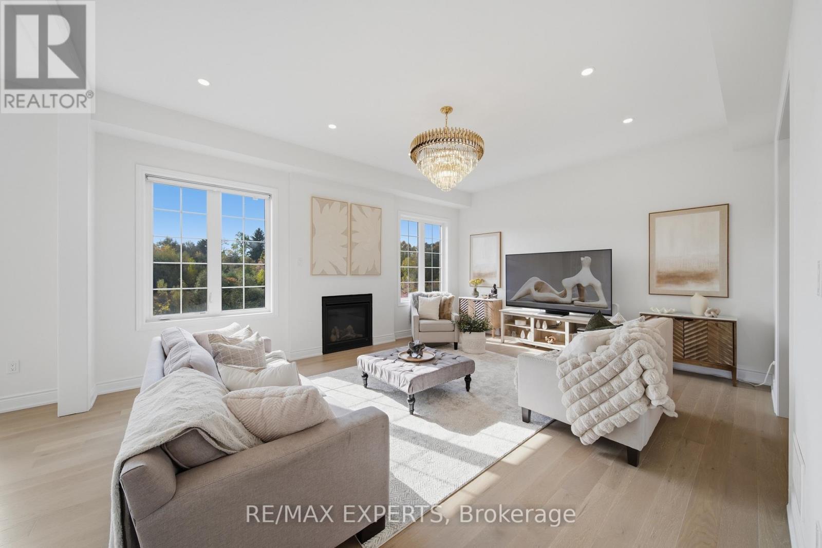 211 Stormont Trail, Vaughan, ON photo 11