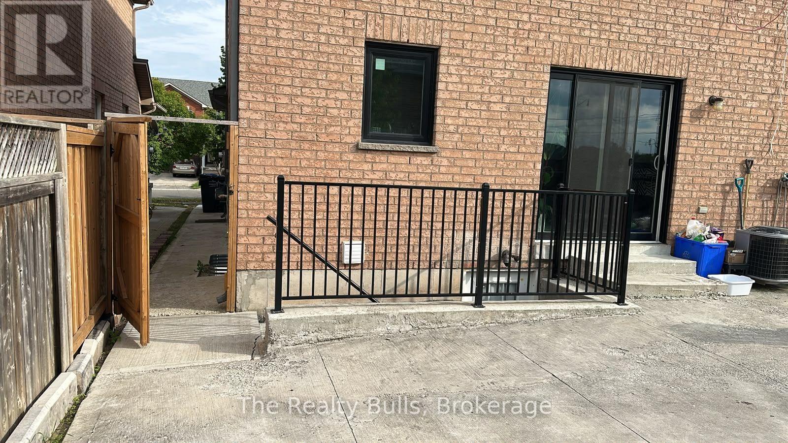 BASEMENT - 4 FAIRHILL AVENUE, Brampton (Fletcher's Meadow) — photo 2