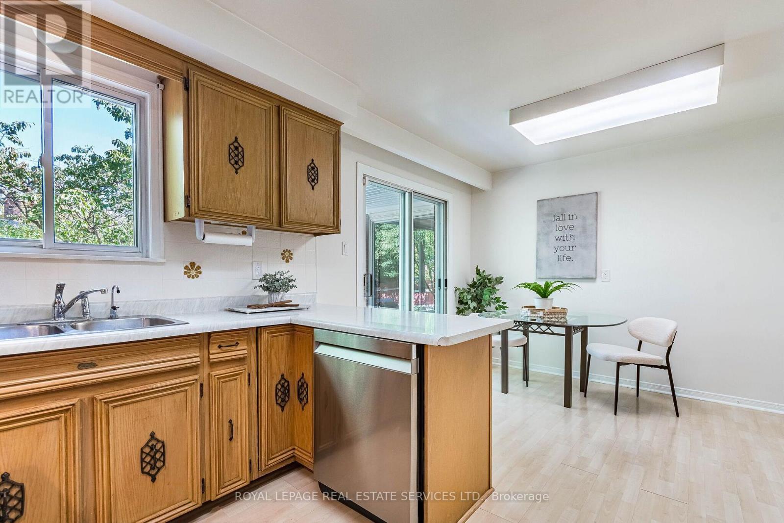213 The Kingsway, Toronto, ON photo 10
