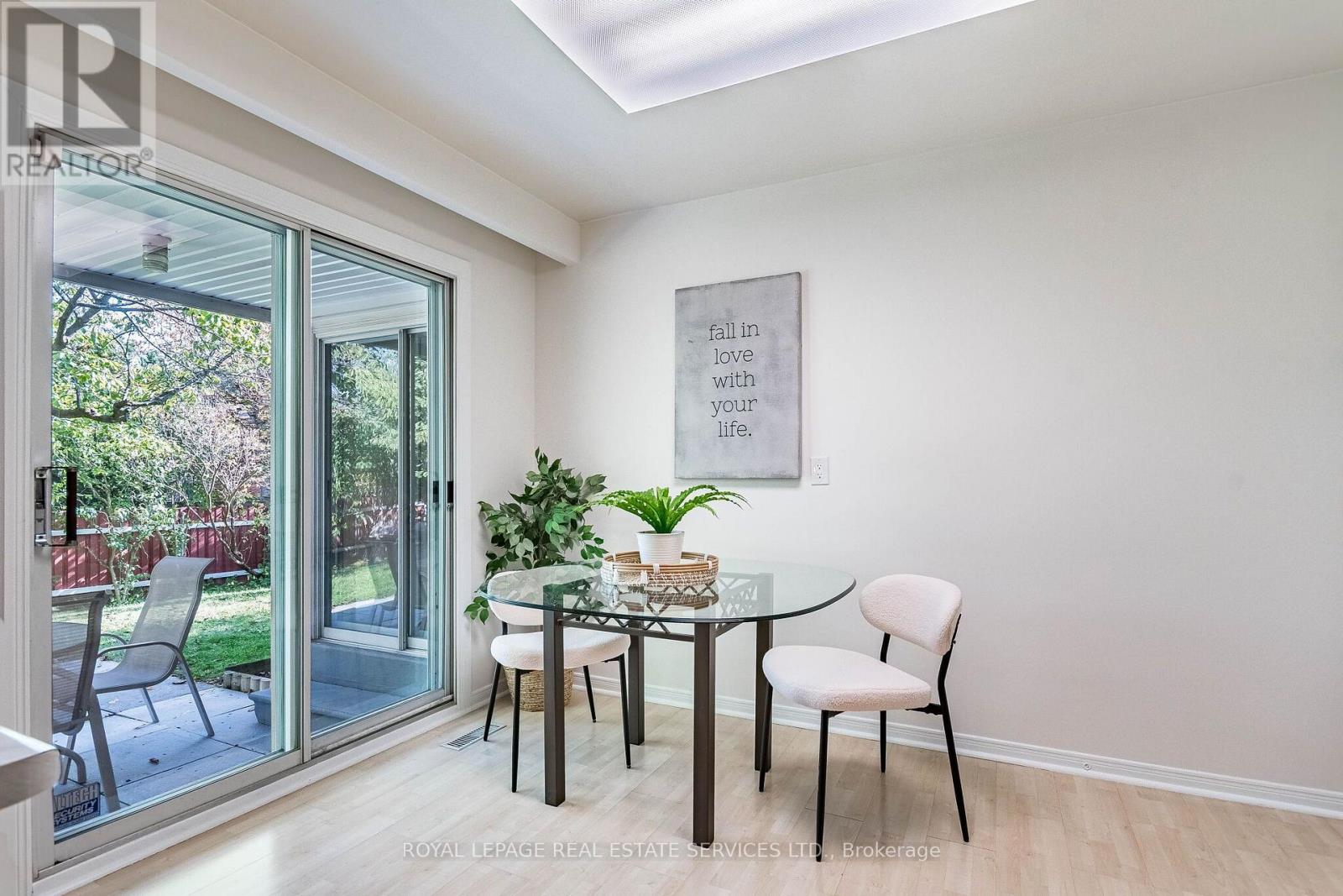 213 THE KINGSWAY - 11