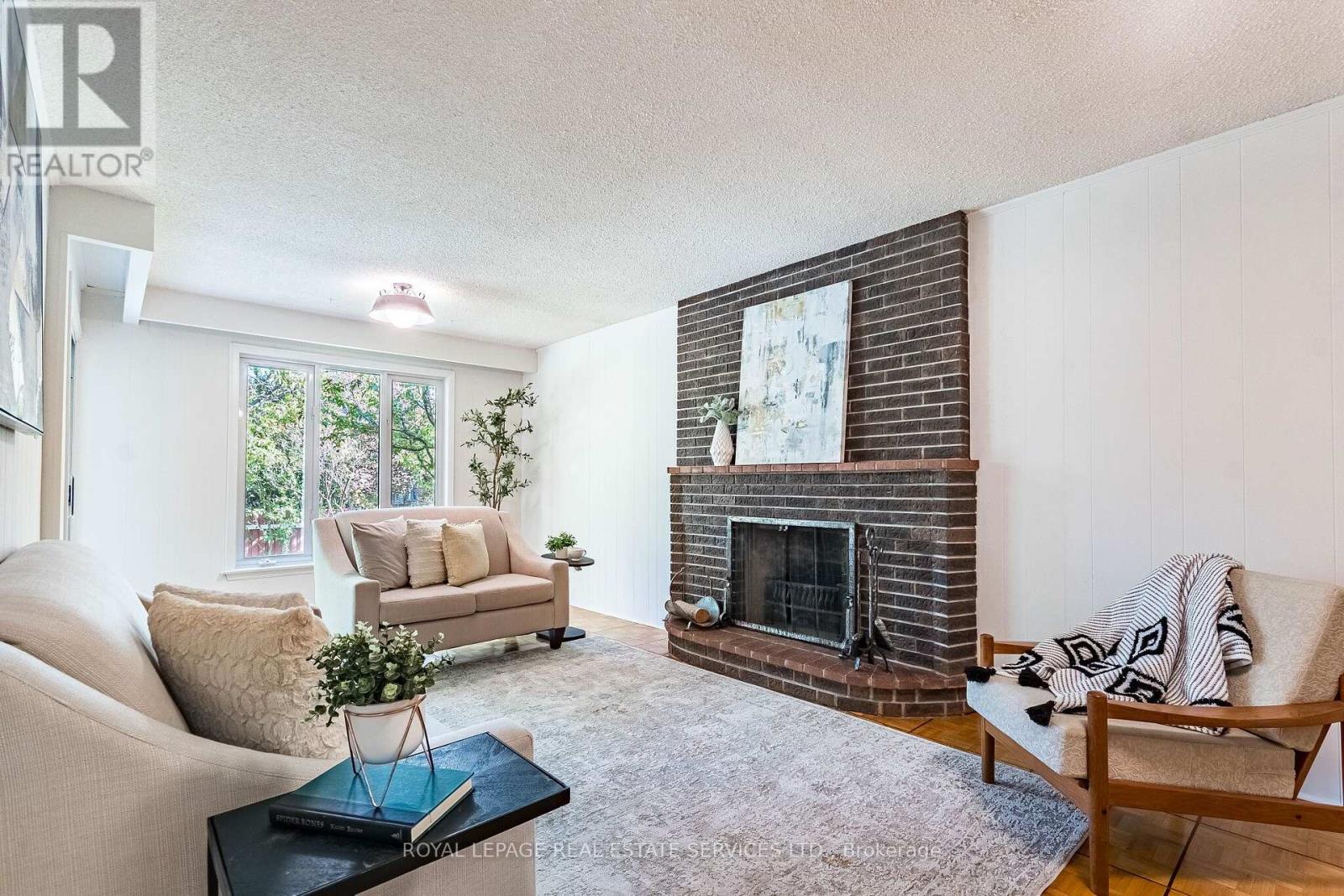 213 THE KINGSWAY - 13