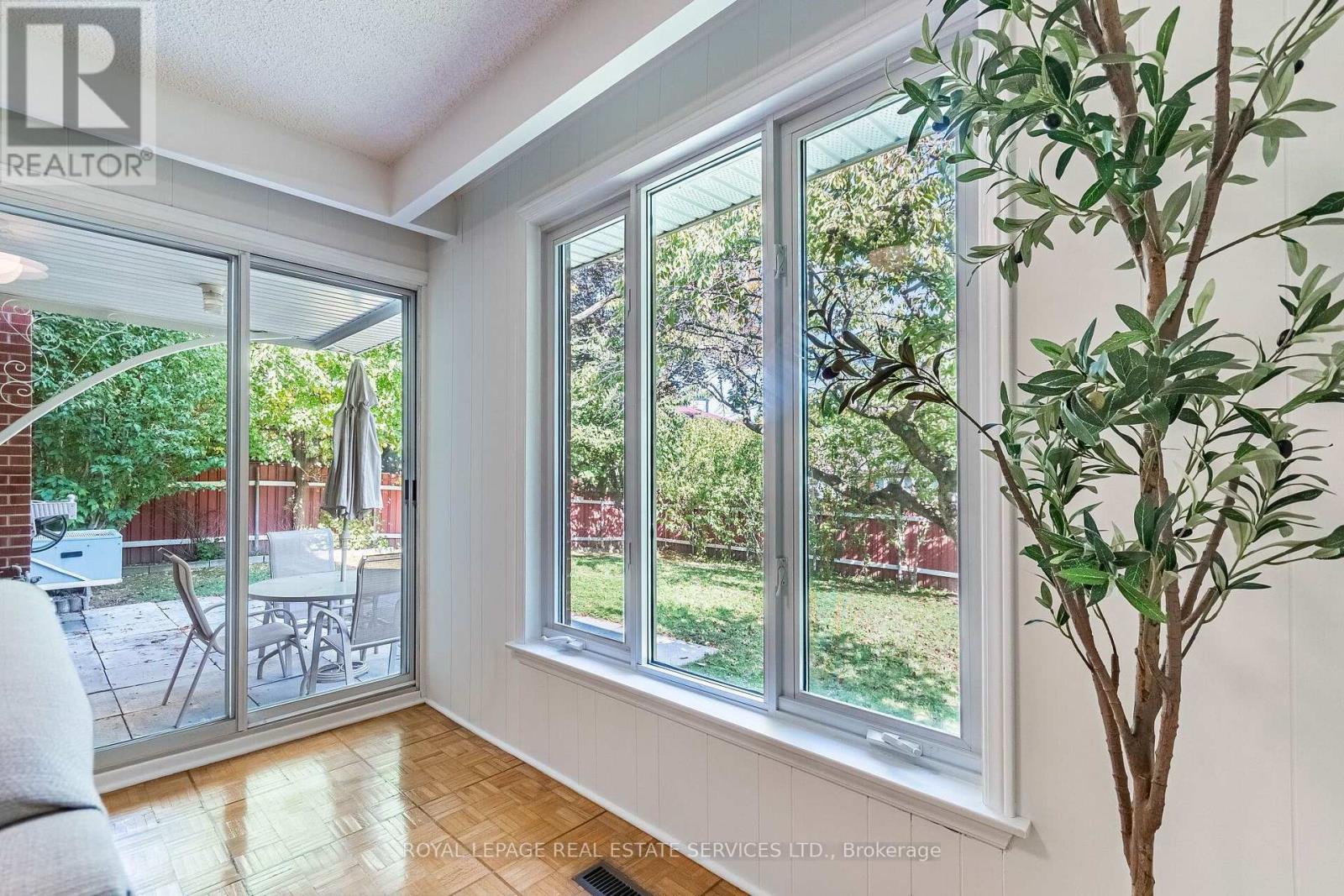 213 THE KINGSWAY - 14