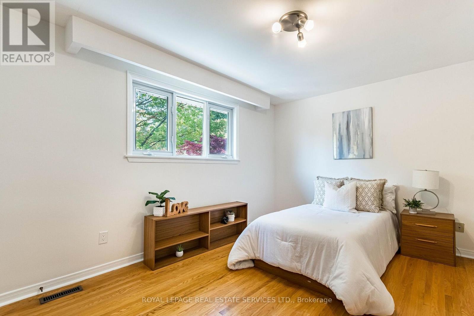 213 The Kingsway, Toronto, ON photo 23
