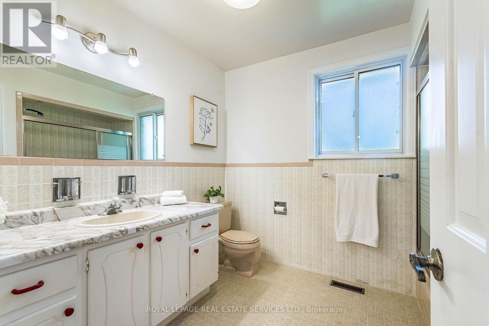 213 The Kingsway, Toronto, ON photo 24