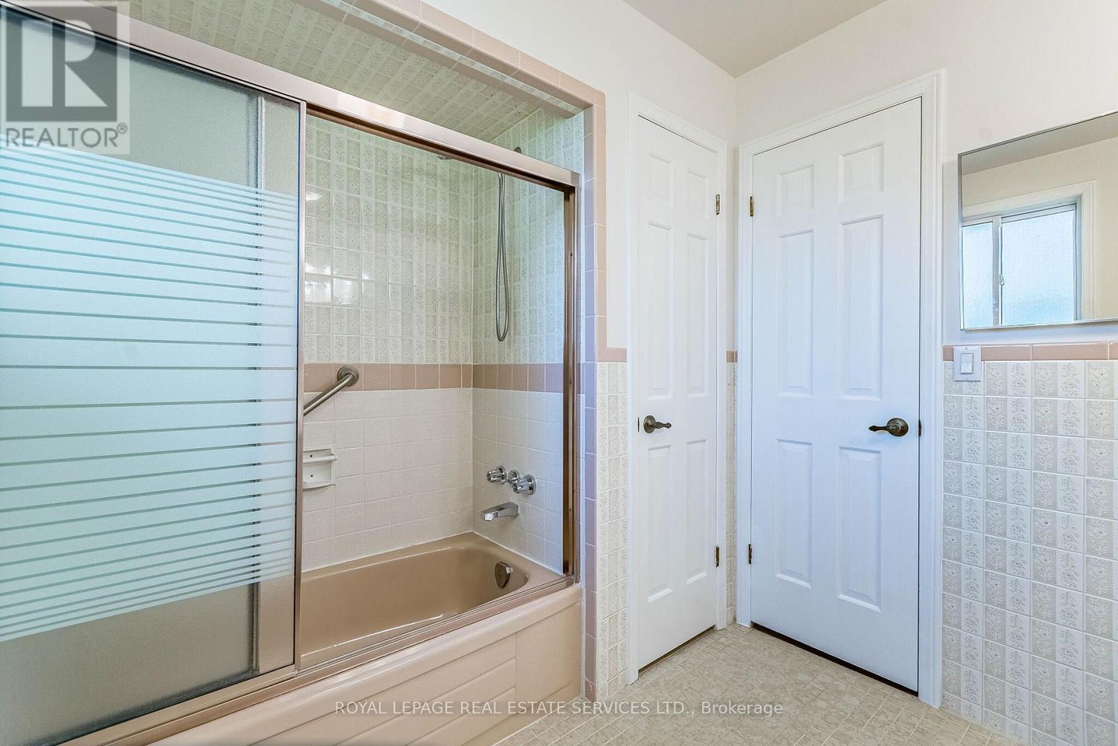 213 THE KINGSWAY - 25