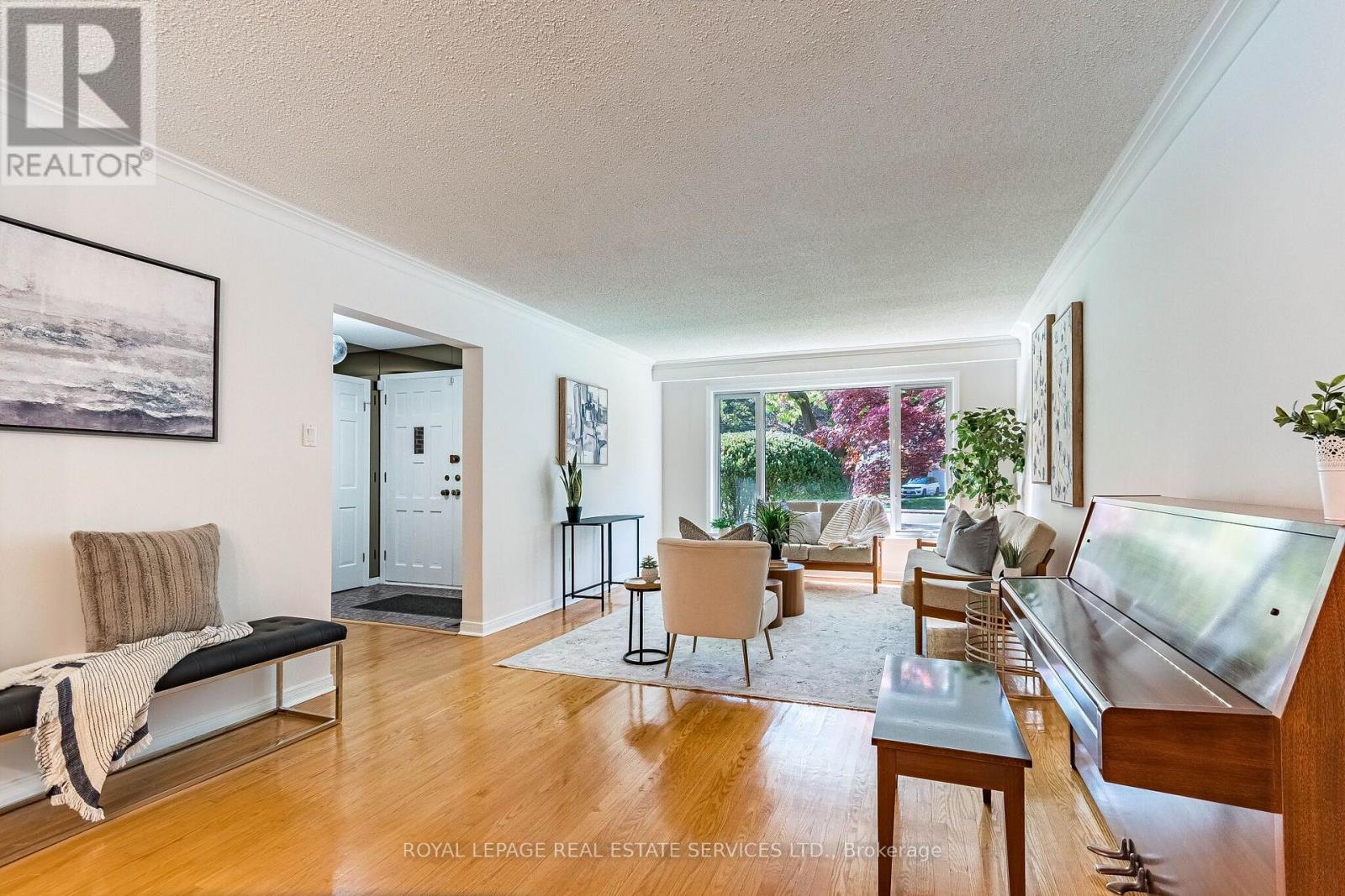213 The Kingsway, Toronto, ON photo 3