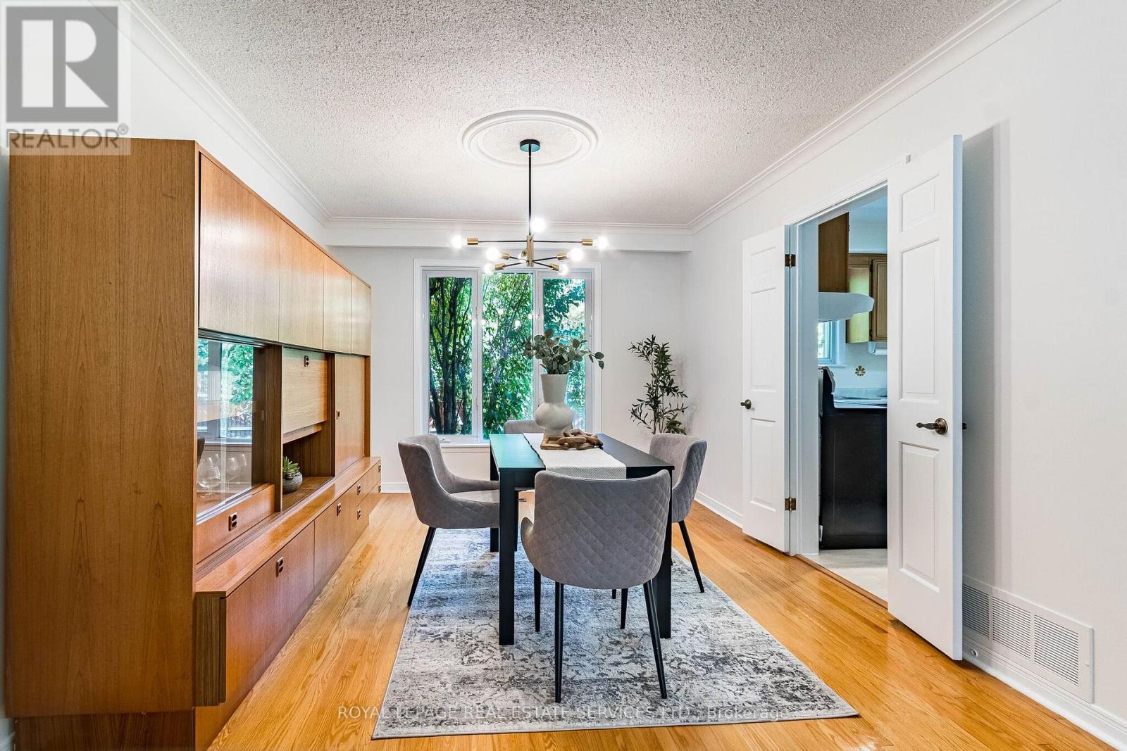 213 The Kingsway, Toronto, ON photo 5