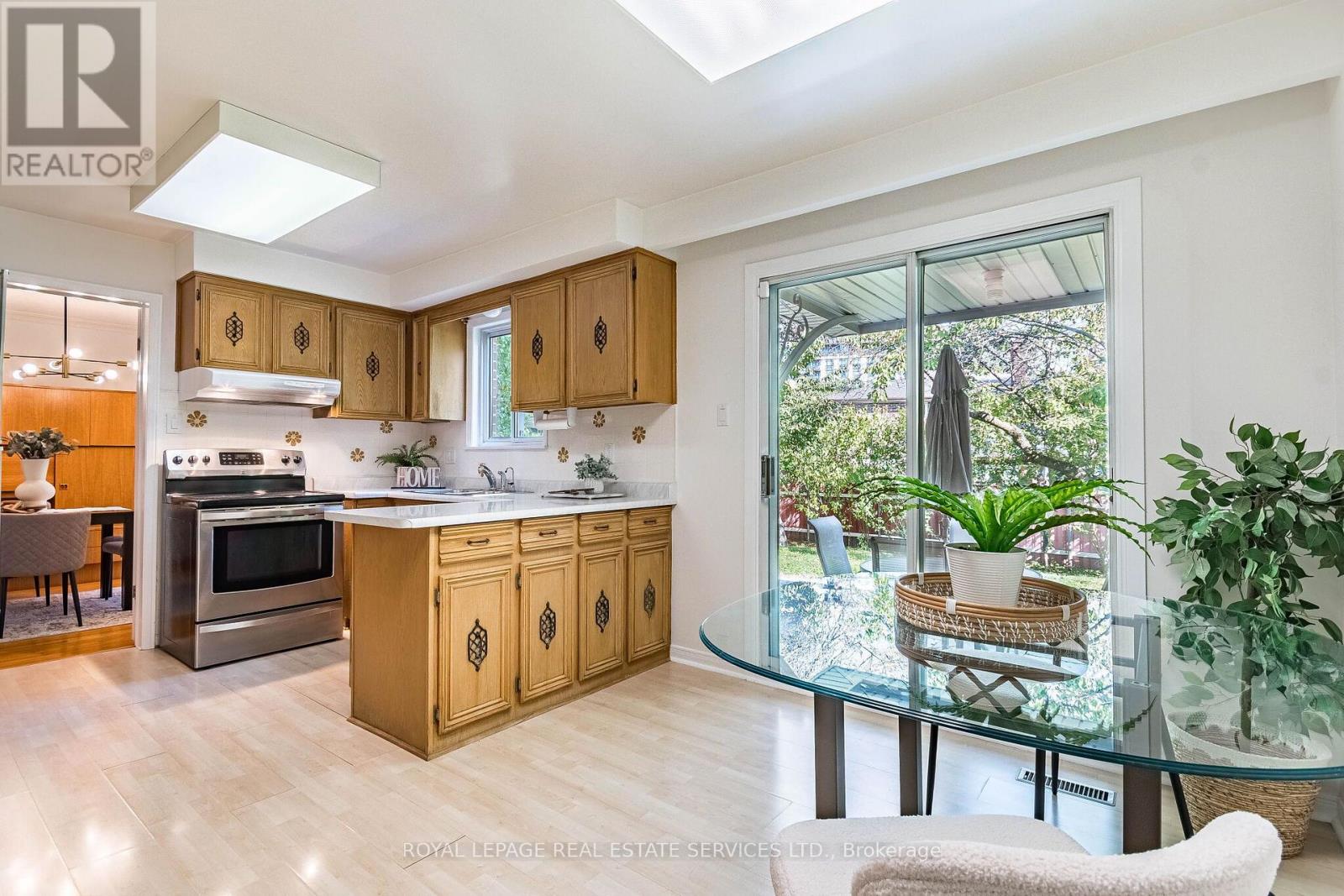 213 The Kingsway, Toronto, ON photo 7