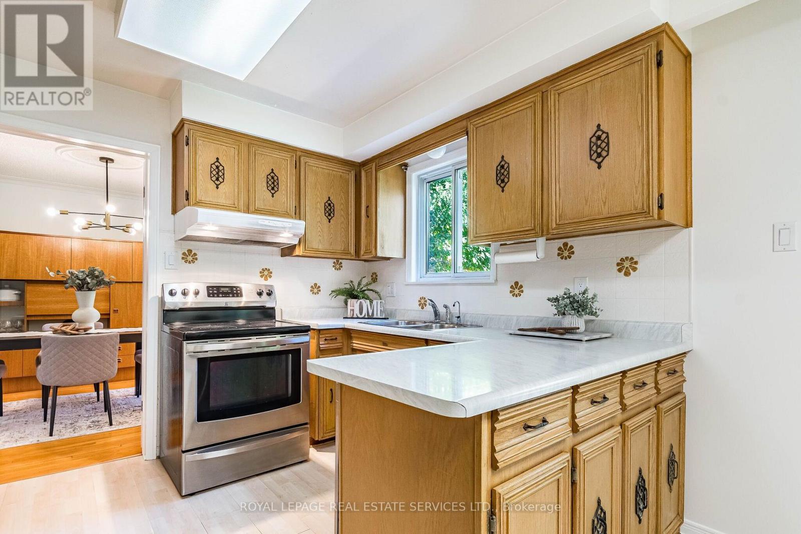 213 The Kingsway, Toronto, ON photo 8