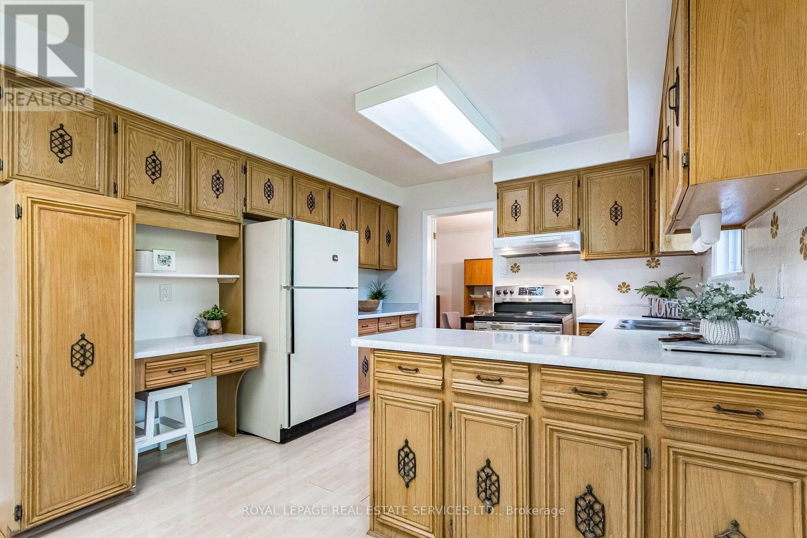 213 The Kingsway, Toronto, ON photo 9