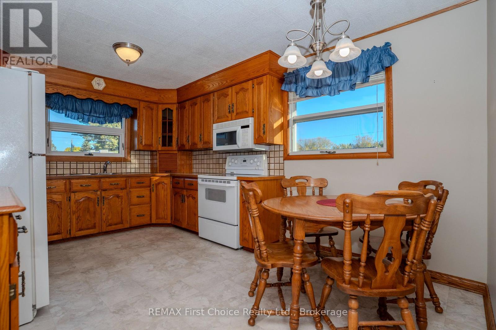 942 Crowe Avenue — photo 3