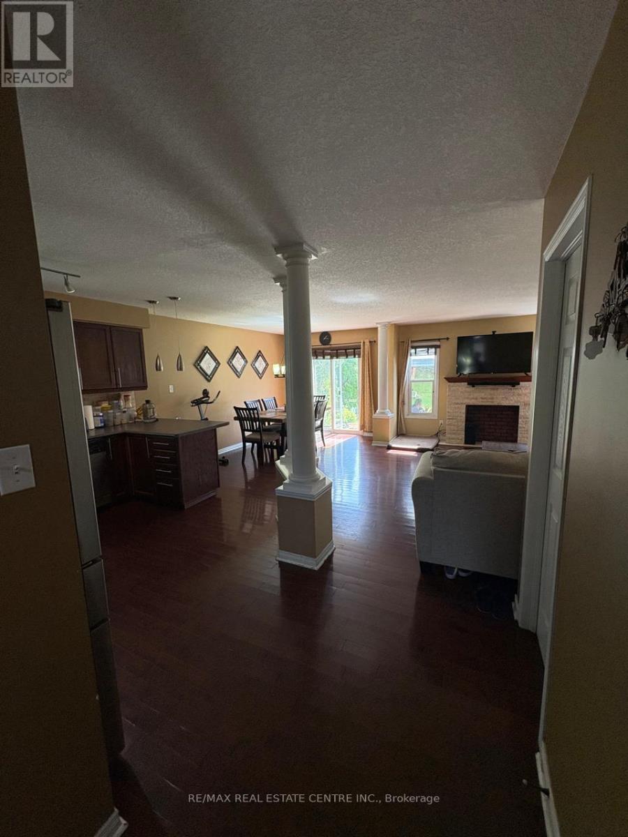 304 PURPLE SAGE CRESCENT — photo 3