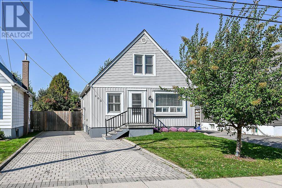 202 East 26th Street, Hamilton, ON photo 2