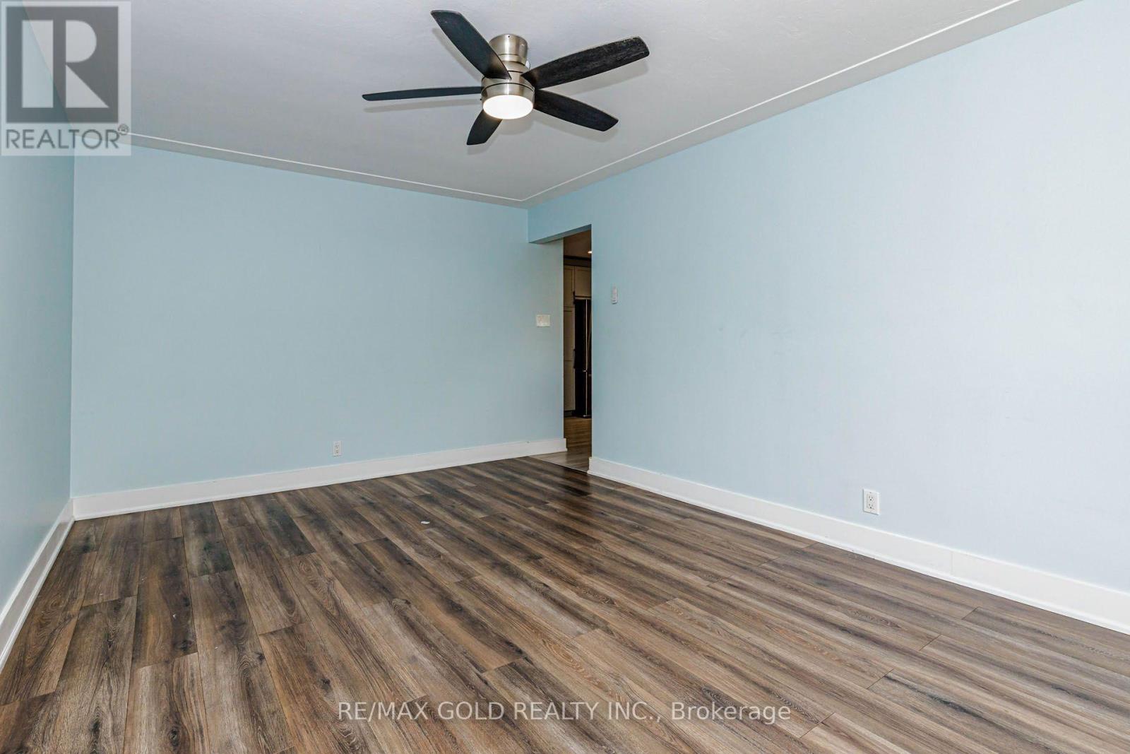 49 Kenneth Avenue — photo 18