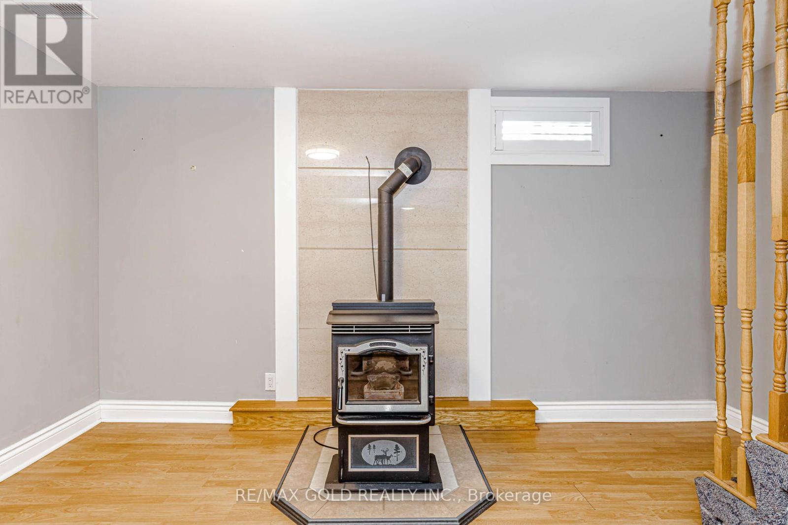 49 Kenneth Avenue — photo 33