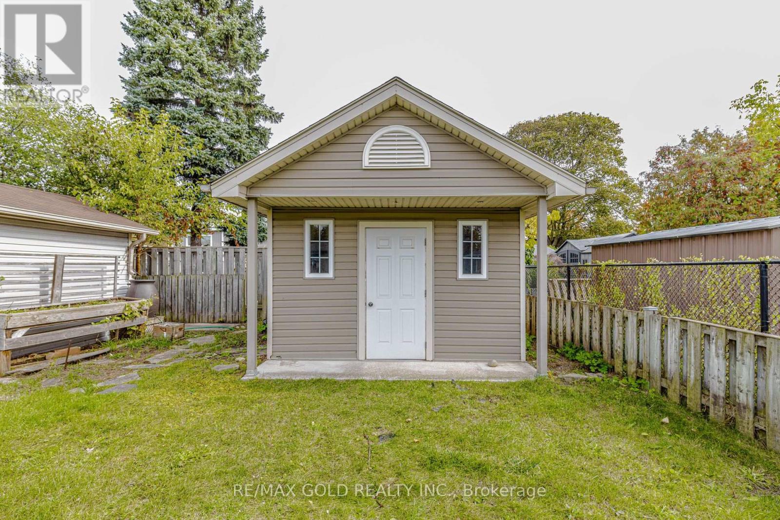 49 Kenneth Avenue — photo 41