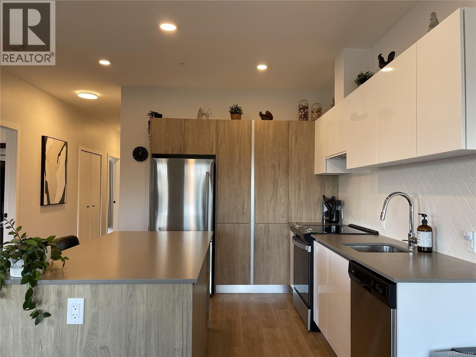#102C 3800 Burde St - 9