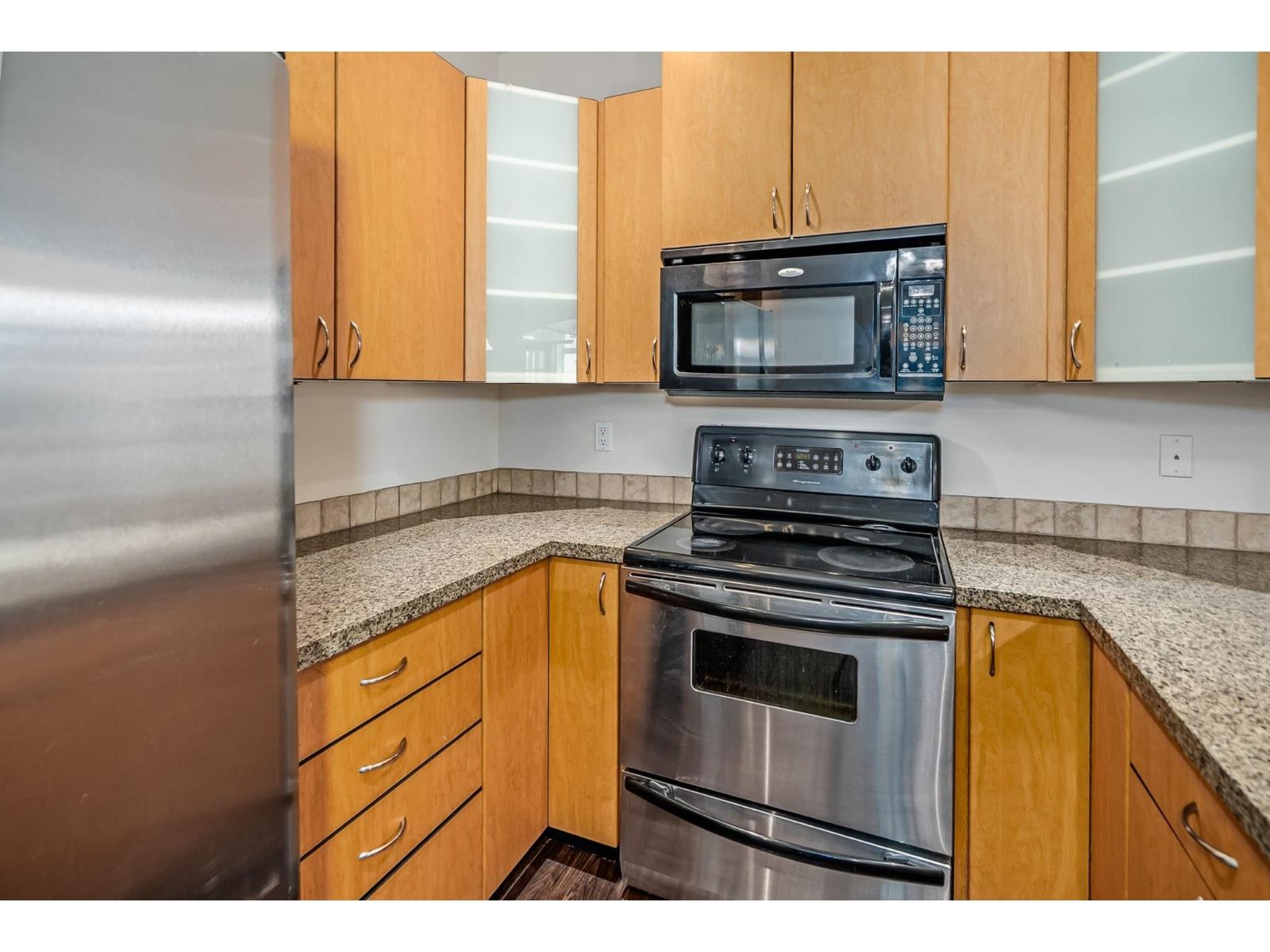 Photo of 207 33485 SOUTH FRASER WAY 19