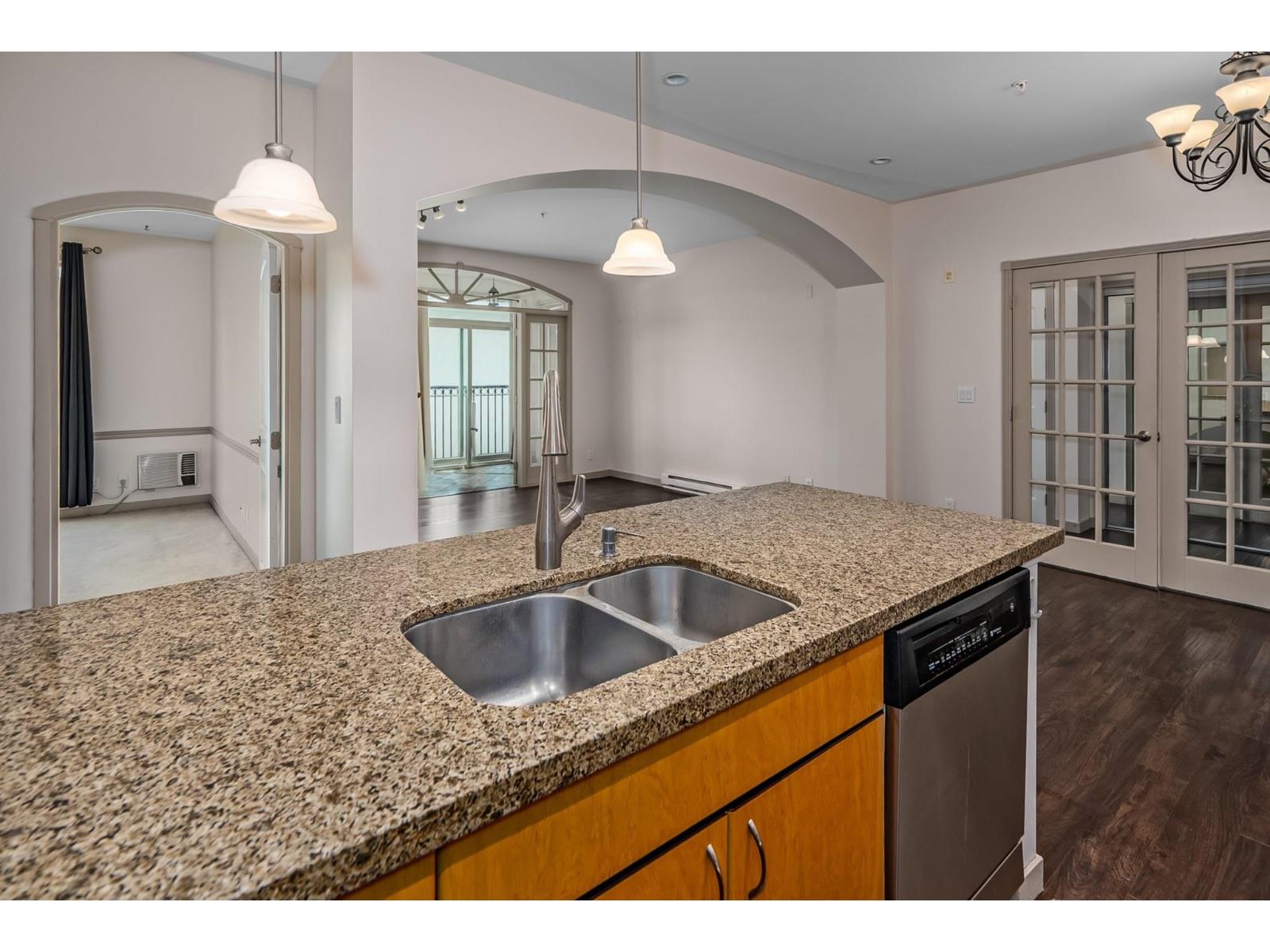 Photo of 207 33485 SOUTH FRASER WAY 20