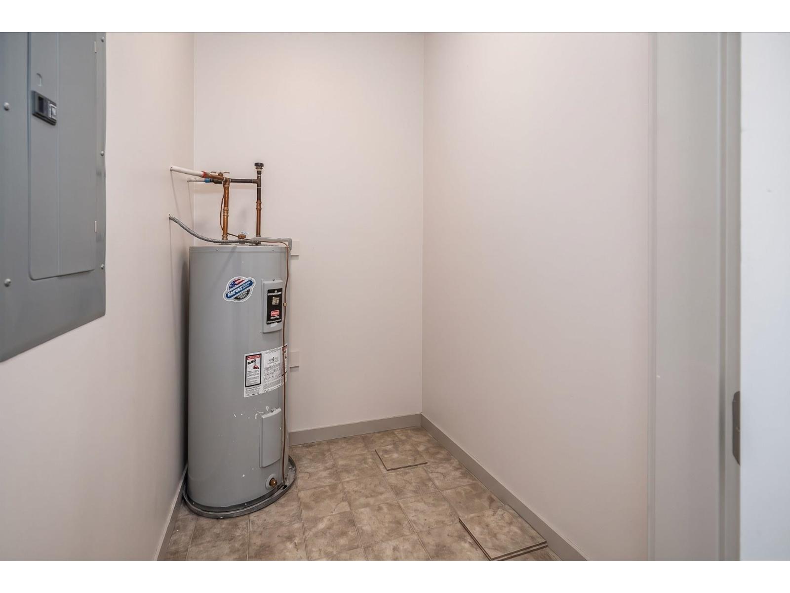 Photo of 207 33485 SOUTH FRASER WAY 28
