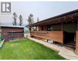 Living room - 4784 Selkirk Avenue, Edgewater, BC V0A1E0 Photo 7