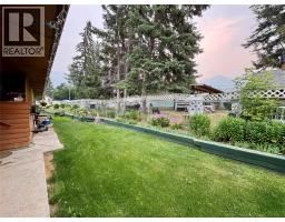 Foyer - 4784 Selkirk Avenue, Edgewater, BC V0A1E0 Photo 6