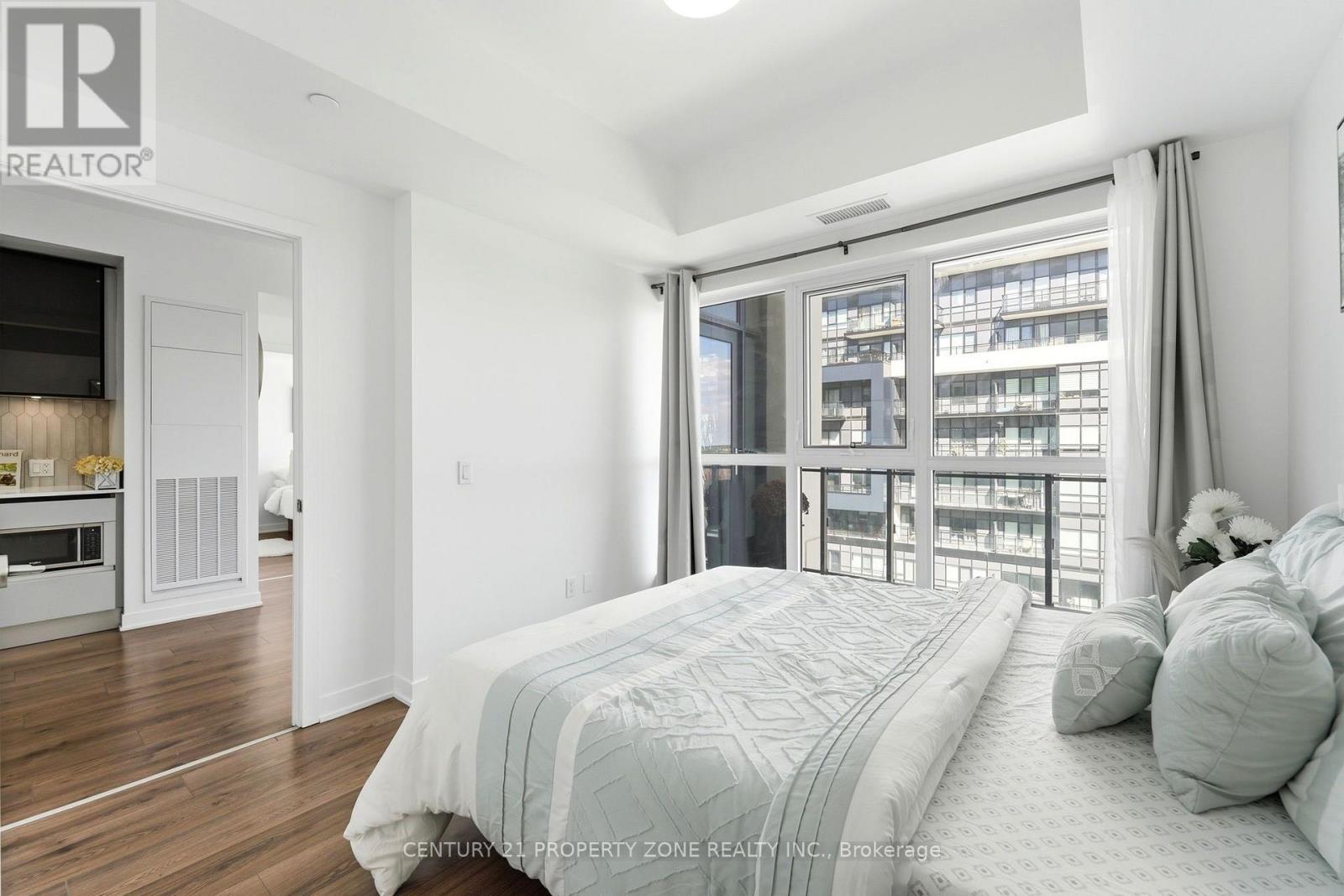 #719 405 DUNDAS STREET W - 12