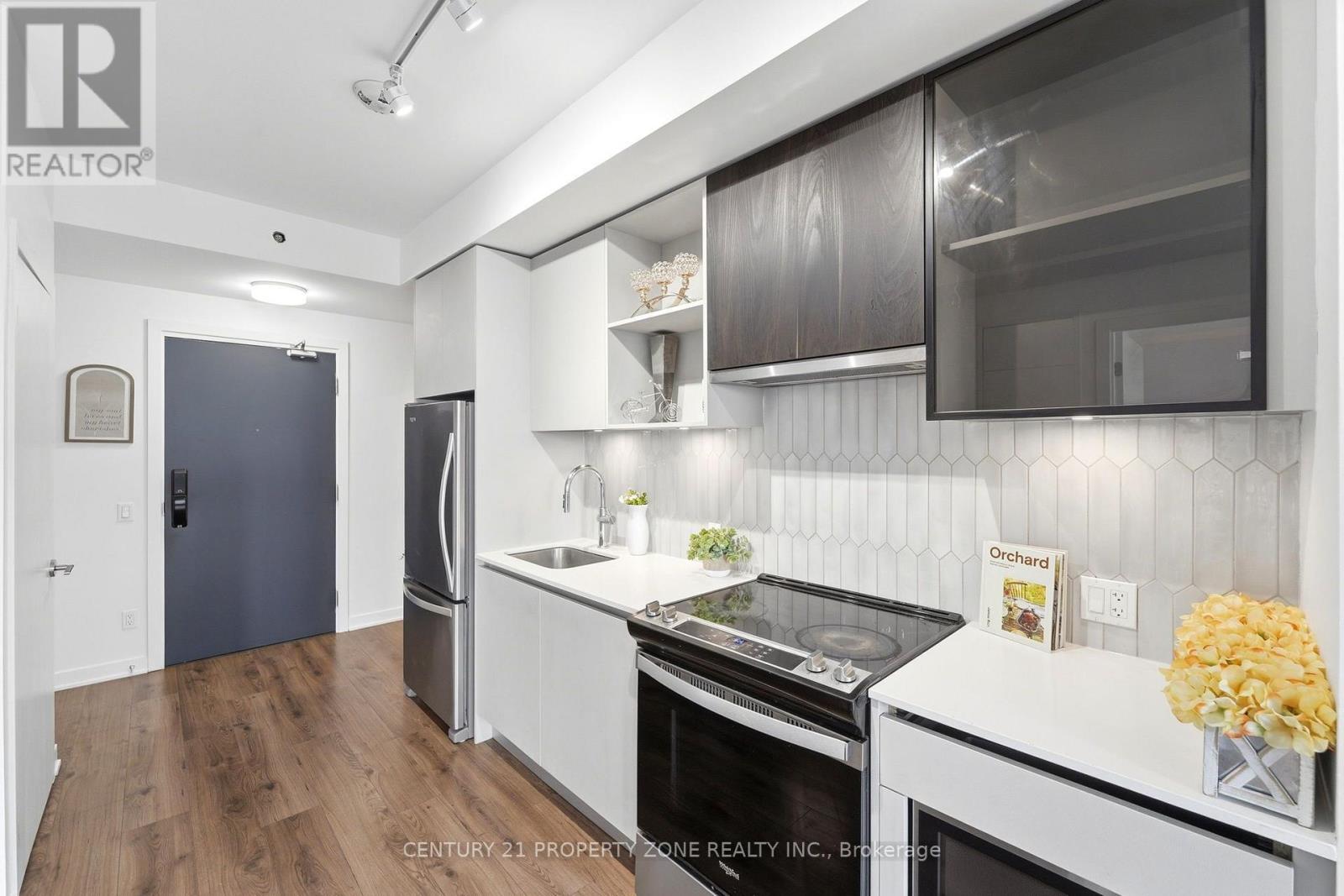 #719 405 DUNDAS STREET W - 6