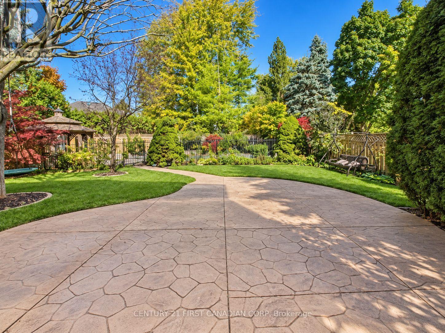 122 Sunnyside Drive — photo 42