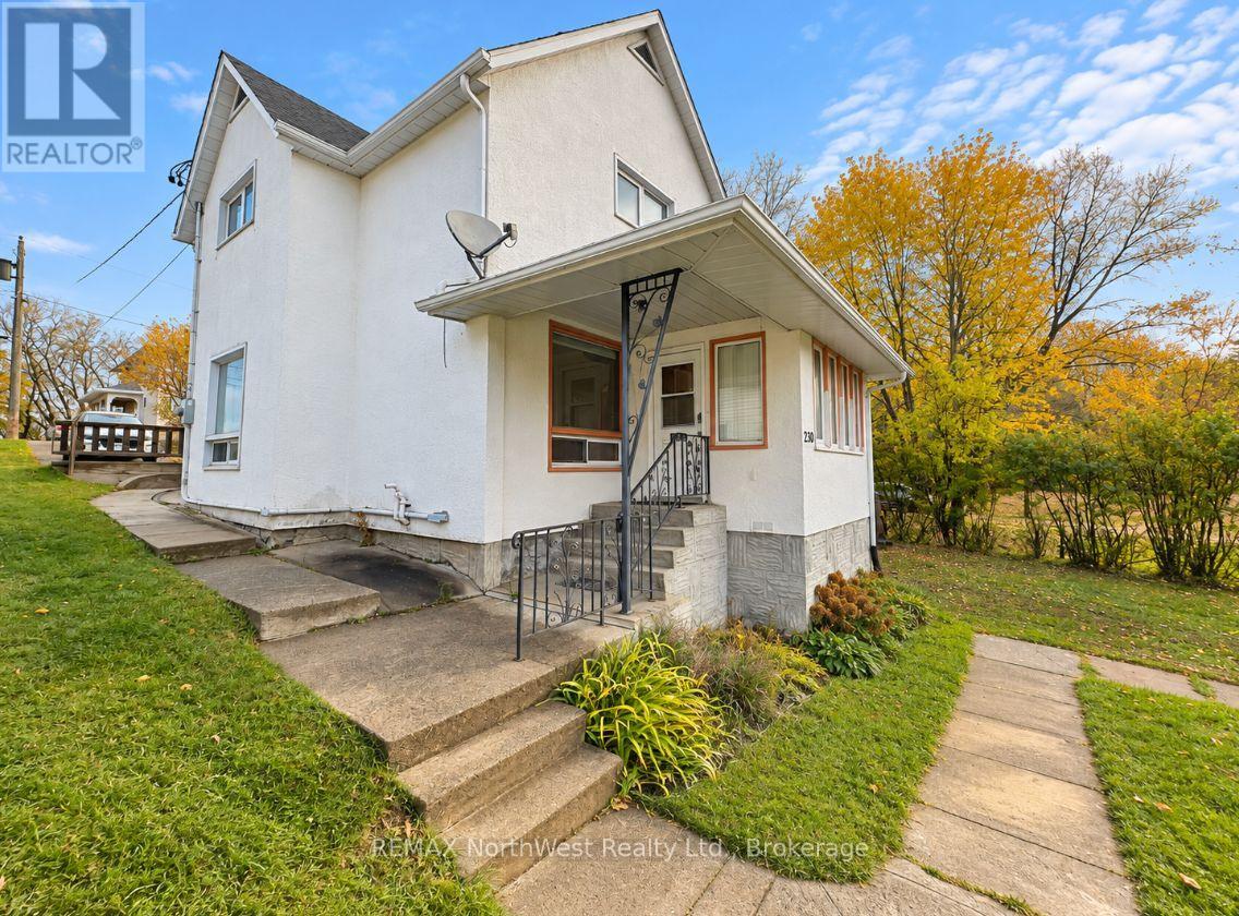 230 FOURTH STREET N, Kenora (North End) — photo 2