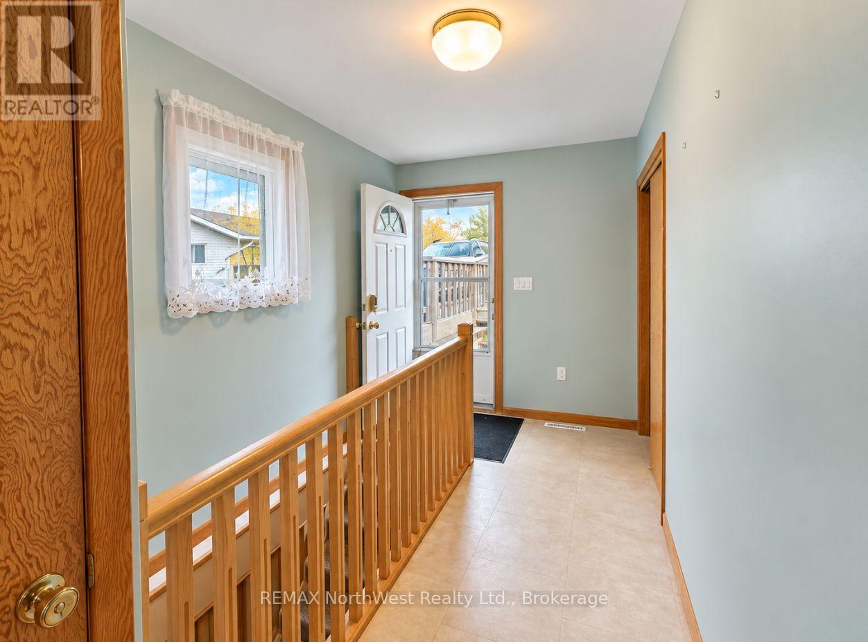 230 FOURTH STREET N, Kenora (North End) — photo 4