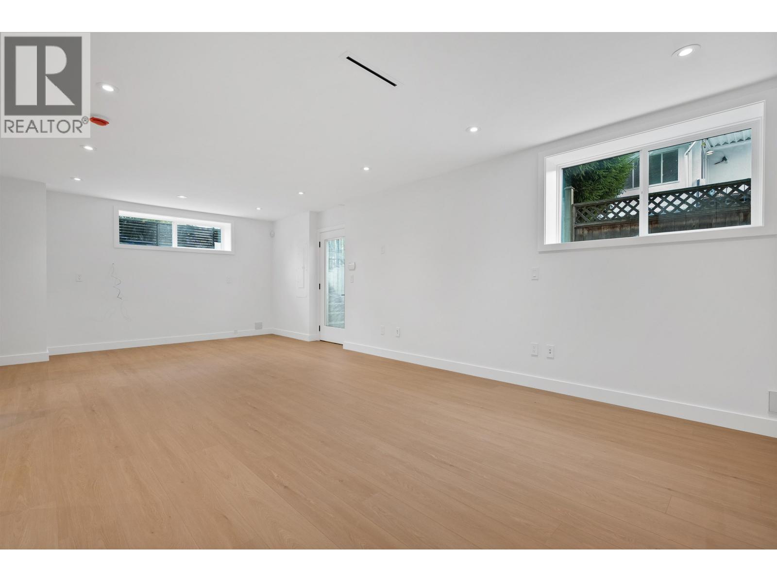 Photo of 1 1060 STRATFORD AVENUE 19
