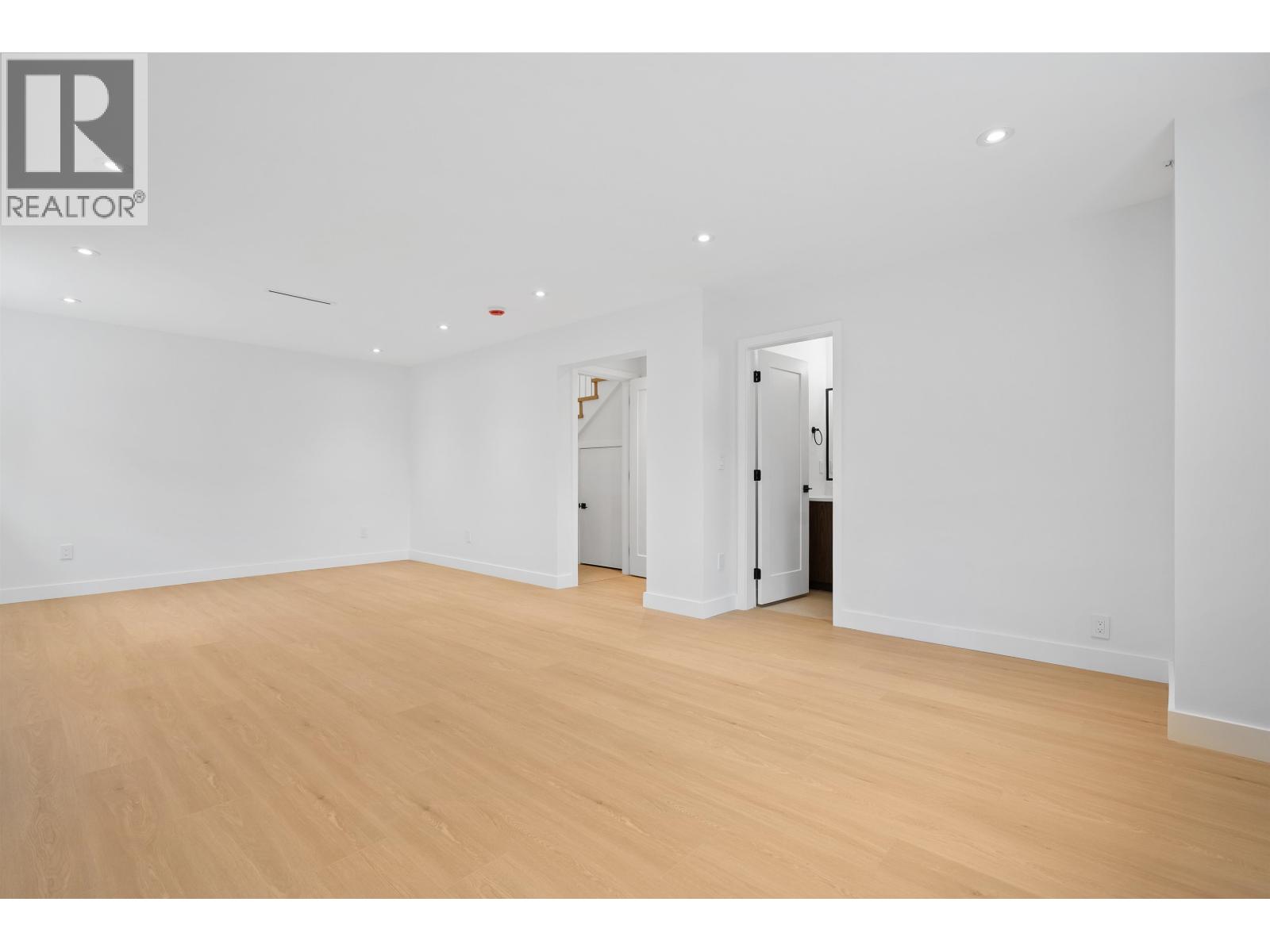 Photo of 4 1060 STRATFORD AVENUE 17