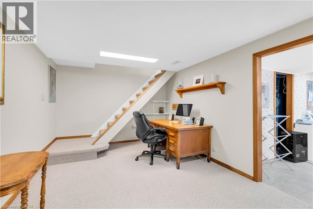 11 Dawson Crescent — photo 41