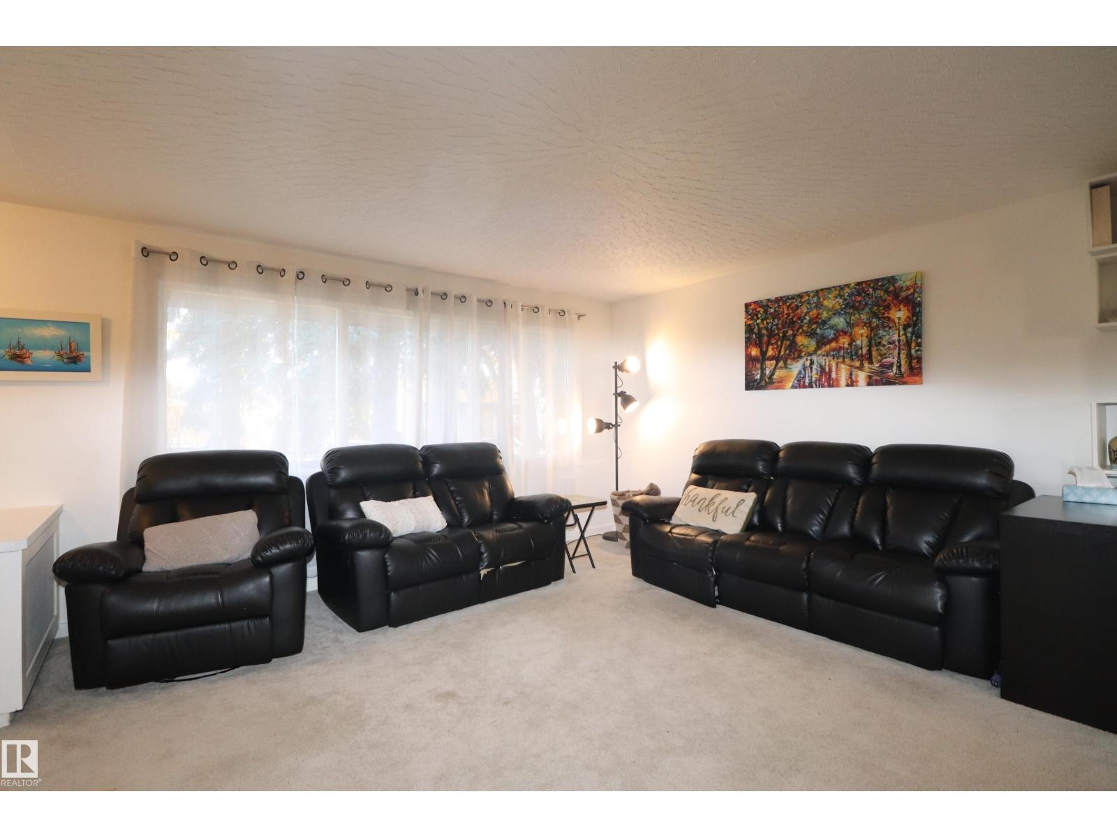 11926 55 Street NW, photo 3