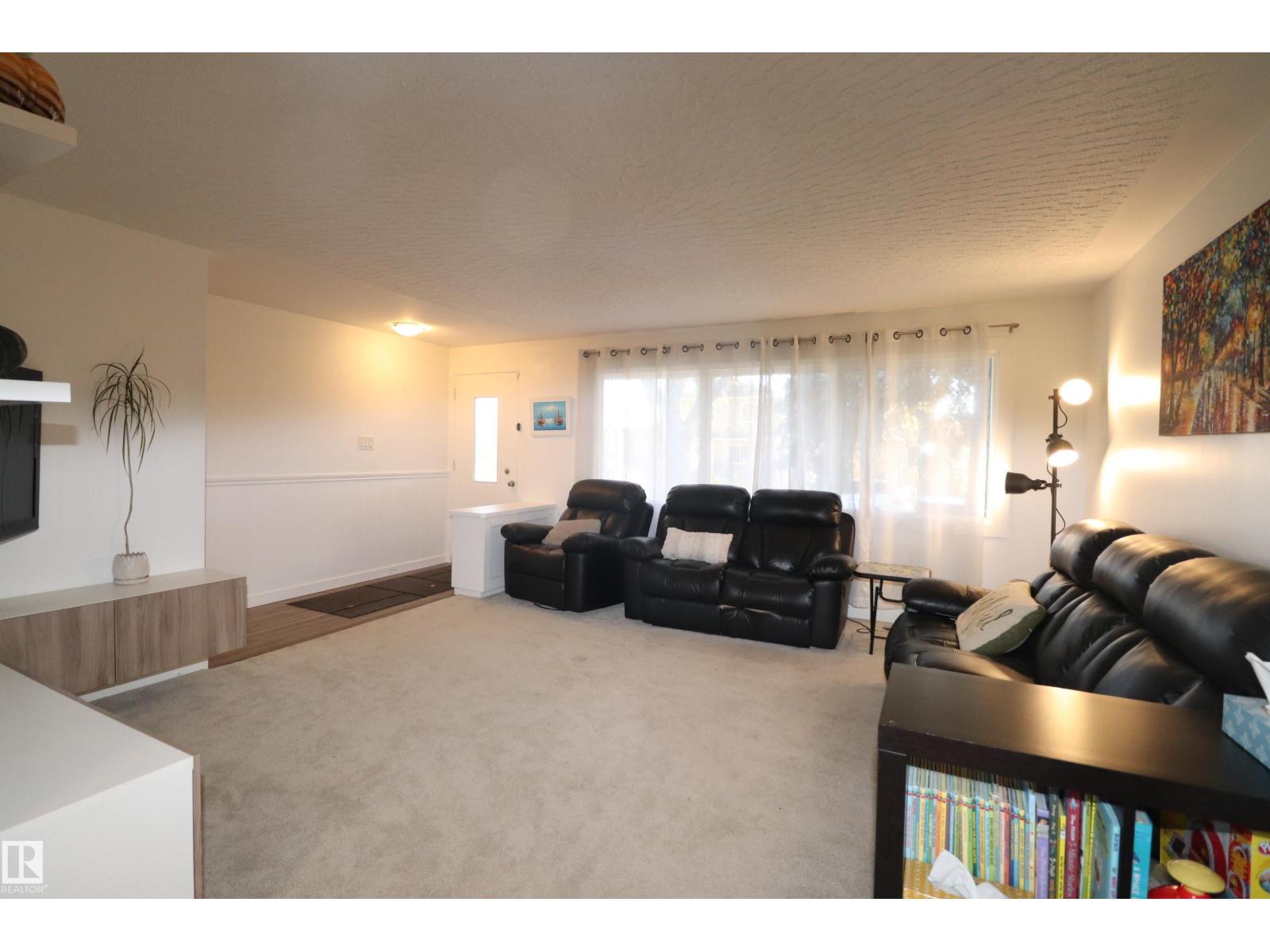 11926 55 Street NW, photo 4