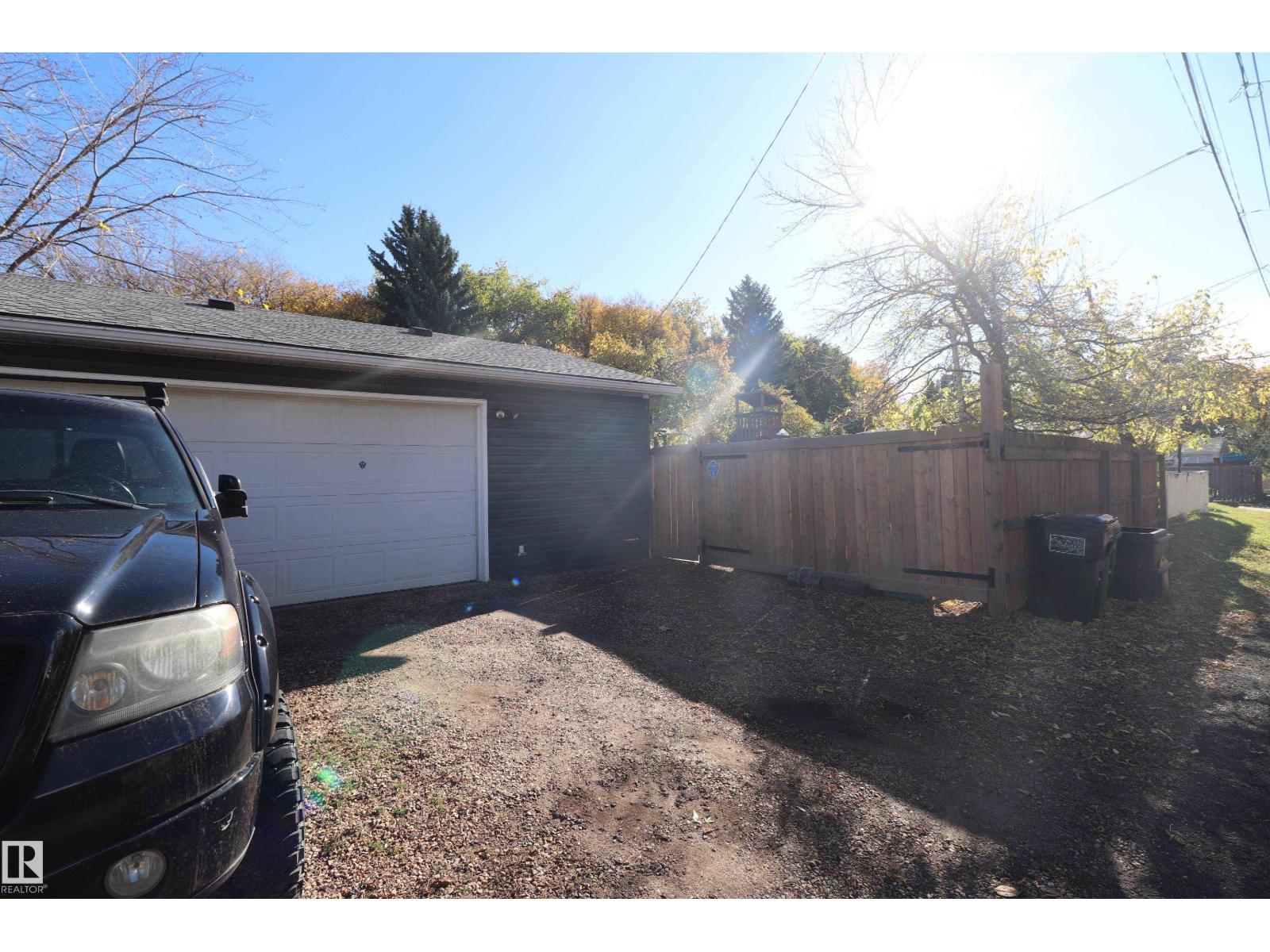 11926 55 Street NW, photo 40