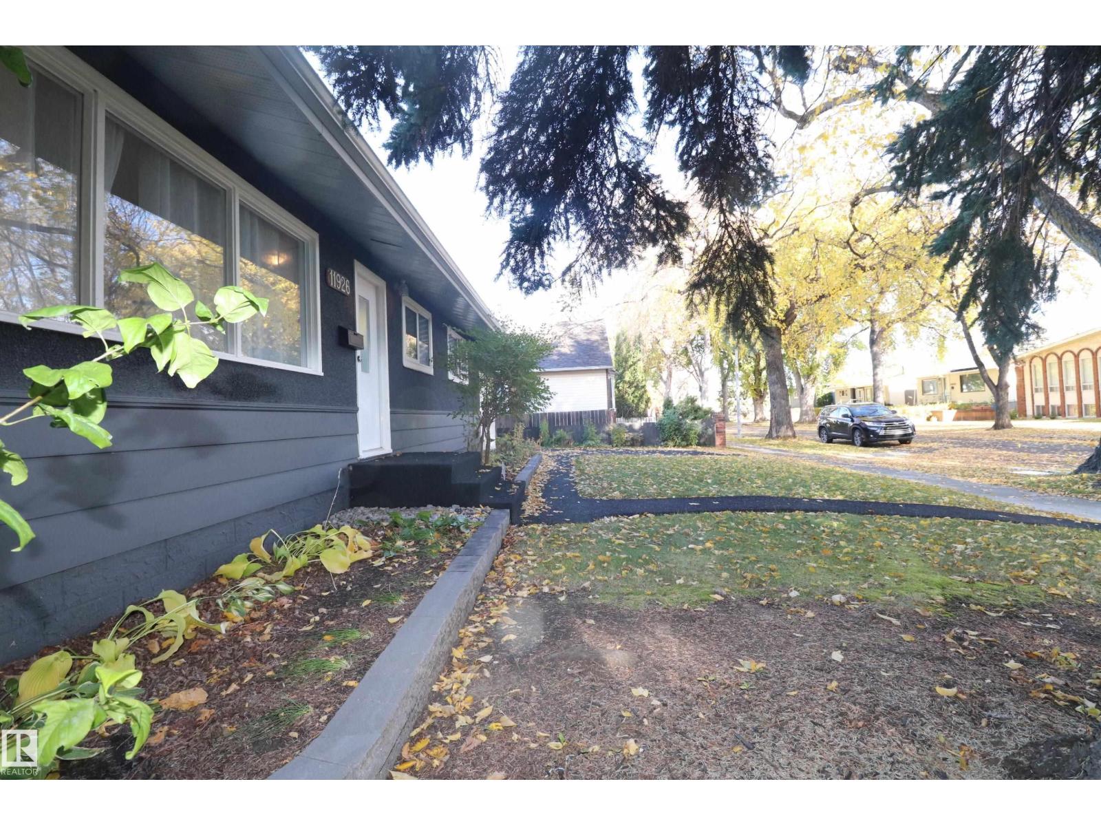 11926 55 Street NW, photo 37