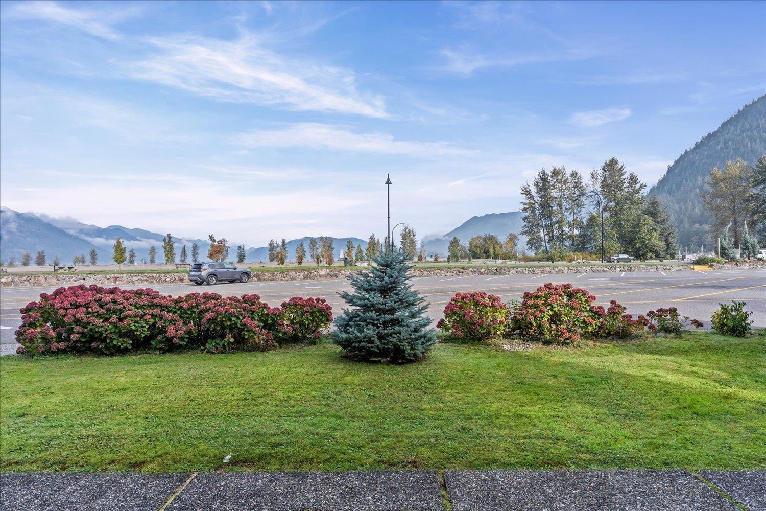 1 450 ESPLANADE AVENUE, Harrison Hot Springs, Harrison Hot Springs - Image 1