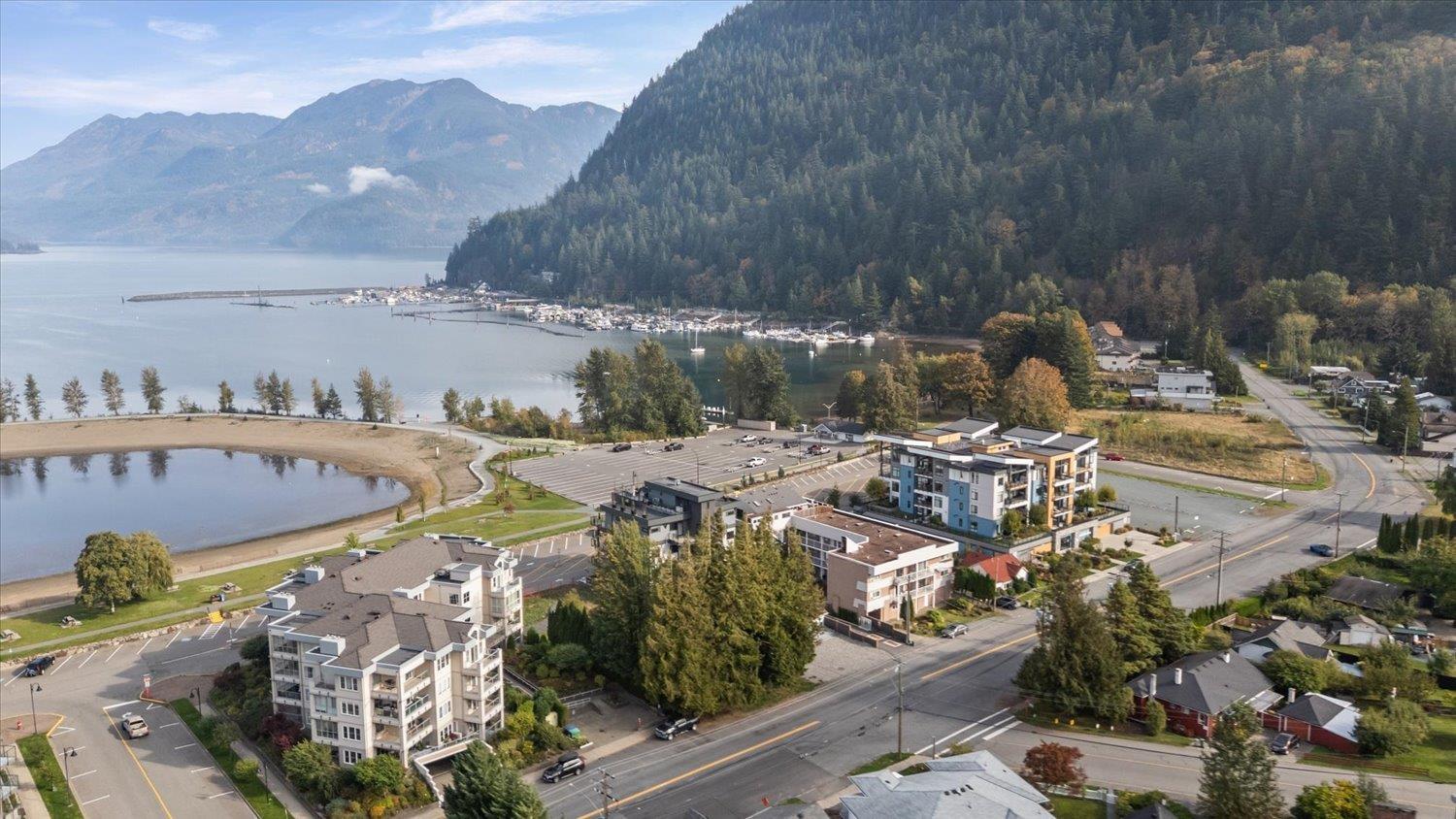 1 450 ESPLANADE AVENUE, Harrison Hot Springs, Harrison Hot Springs - Image 1