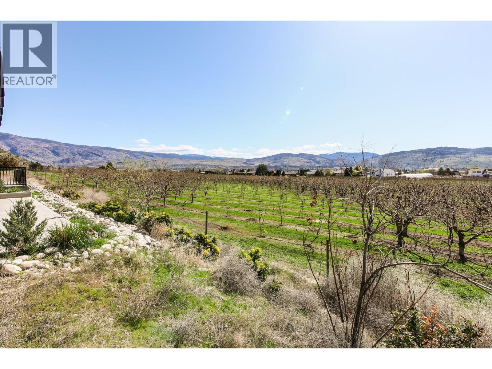 1233 Copper Road, Oliver