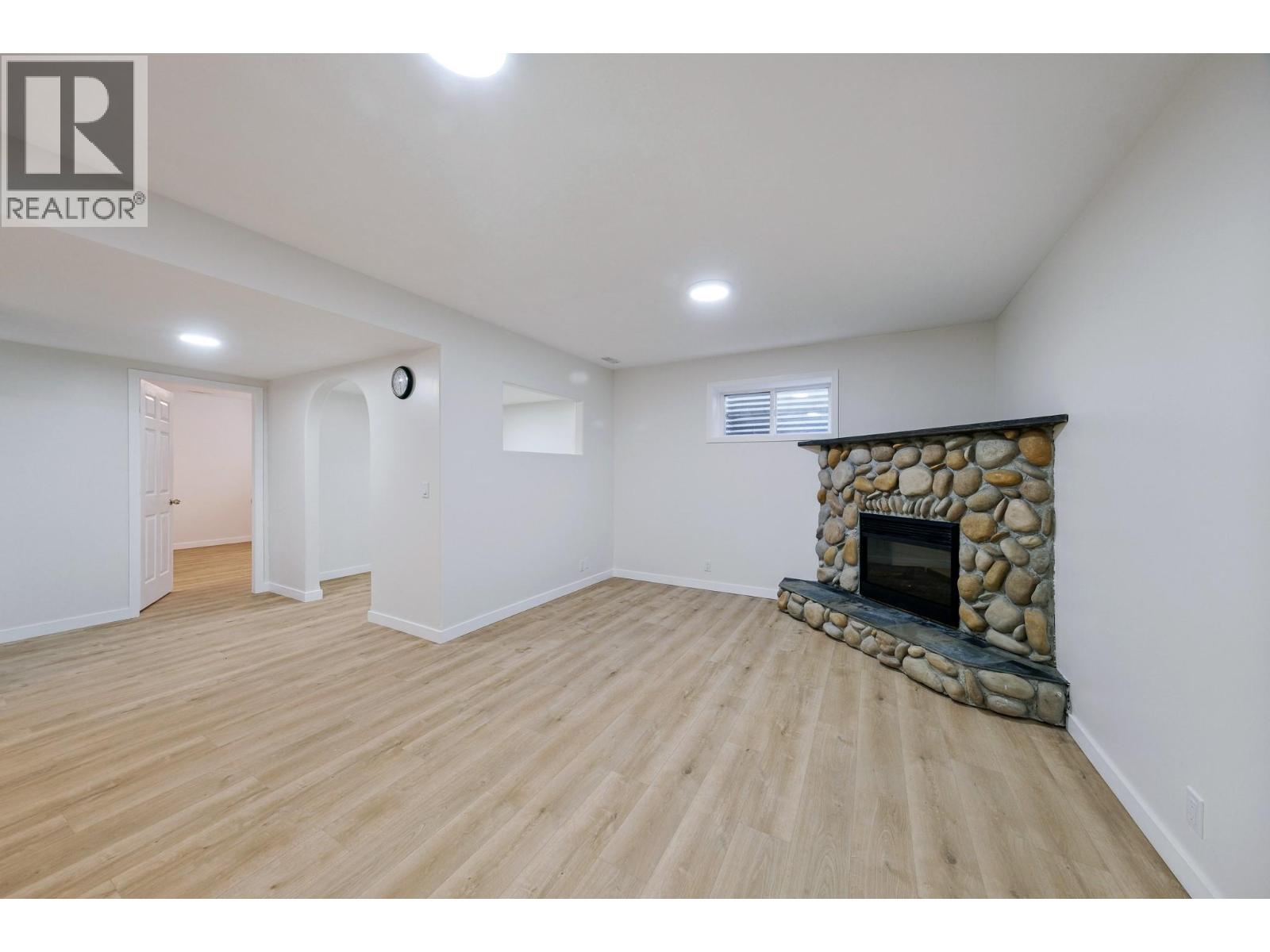  2800 DOUCETTE Drive, West Kelowna