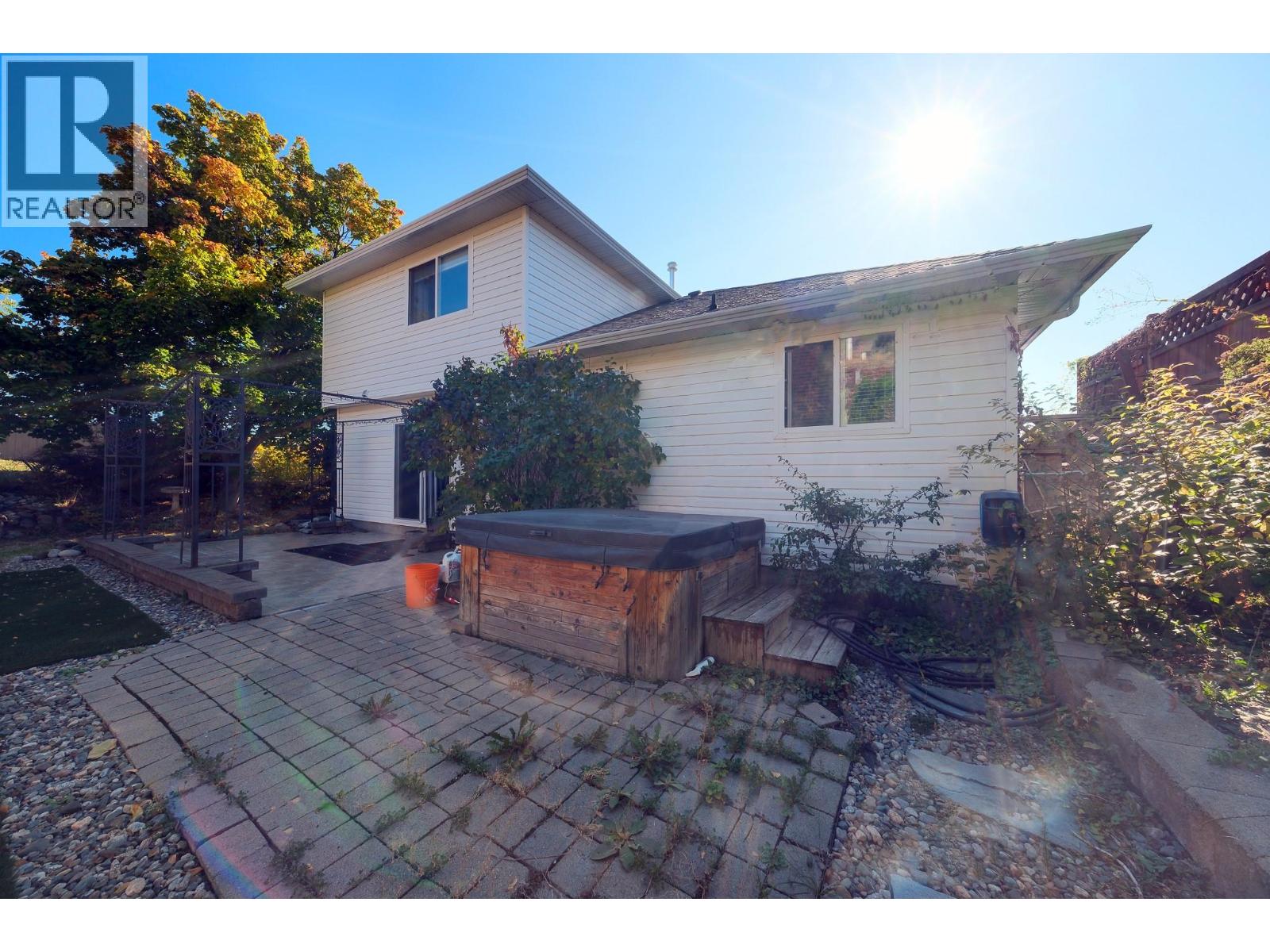2800 DOUCETTE Drive - 32