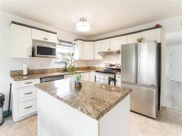 243 Marygrove Crescent, Winnipeg, MB R3Y1M4 Photo 12