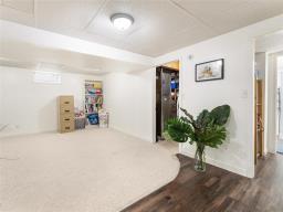 243 Marygrove Crescent, Winnipeg, MB R3Y1M4 Photo 38