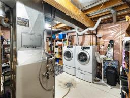 243 Marygrove Crescent, Winnipeg, MB R3Y1M4 Photo 42
